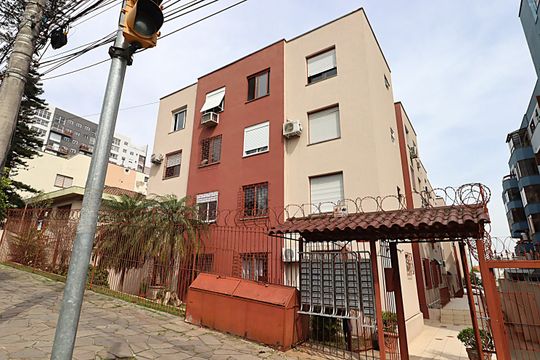 Fachada e portaria de apartamento à venda com 1 quarto, 53m² em Vila Ipiranga, Porto Alegre