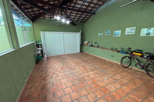 Garagem de casa à venda com 4 quartos, 390m² em Centro Alto, Ribeirão Pires