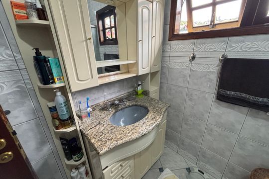 Banheiro de casa à venda com 4 quartos, 390m² em Centro Alto, Ribeirão Pires