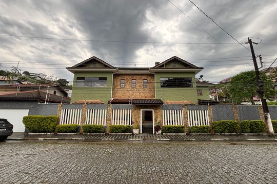 Casa à venda com 4 quartos, 390m² em Centro Alto, Ribeirão Pires