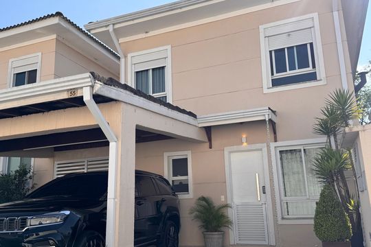 Fachada de casa de condomínio para alugar com 3 quartos, 400m² em Jardim da Gloria, Cotia