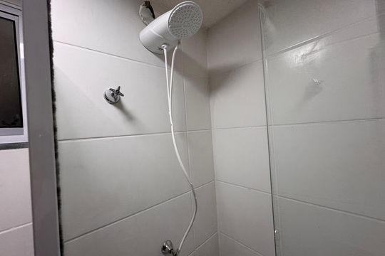 Banheiro de apartamento para alugar com 2 quartos, 50m² em Granja Viana, Cotia