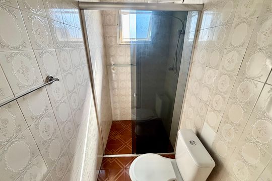 Banheiro de apartamento à venda com 2 quartos, 43m² em Cohab Padre Manoel da Nobrega, São Paulo