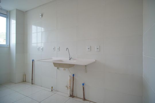 Cozinha de apartamento à venda com 2 quartos, 43m² em Morro Santana, Porto Alegre