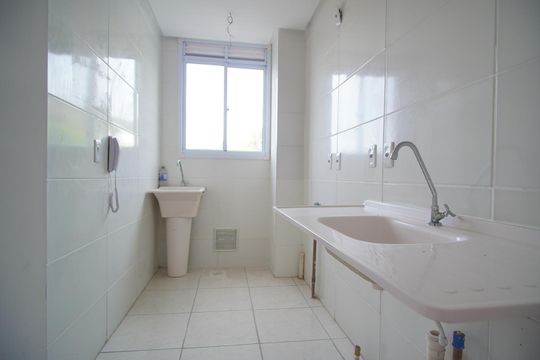 Cozinha de apartamento à venda com 2 quartos, 43m² em Morro Santana, Porto Alegre