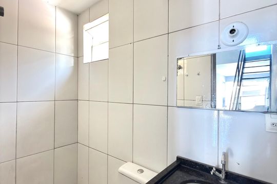 Banheiro Social de kitnet/studio para alugar com 1 quarto, 200m² em Alvorada, Contagem