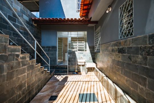 Área de Serviço de casa para alugar com 4 quartos, 200m² em Santa Rosa, Belo Horizonte
