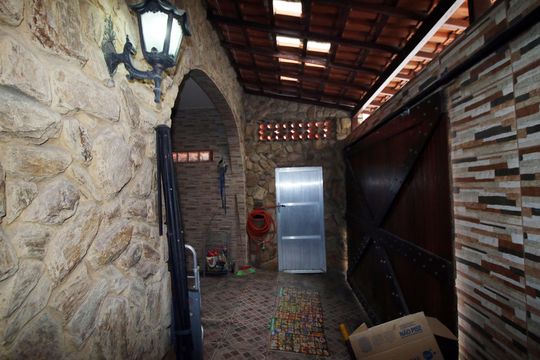 Garagem de casa para alugar com 3 quartos, 140m² em Rocha Miranda, Rio de Janeiro