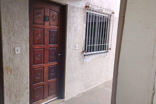 Fachada de apartamento para alugar com 2 quartos, 50m² em Jardim Santo André CDHU, Santo André