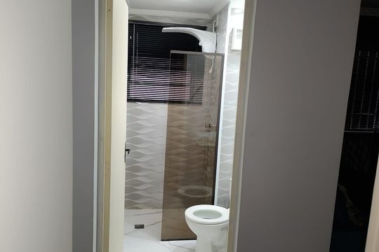 Banheiro de apartamento para alugar com 2 quartos, 50m² em Jardim Santo André CDHU, Santo André