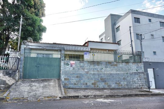 Fachada  de casa à venda com 3 quartos, 430m² em Parque Sao Jose, Belo Horizonte