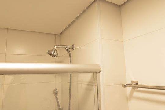 Banheiro de apartamento para alugar com 1 quarto, 48m² em São Dimas, Piracicaba