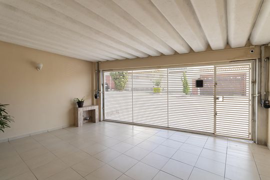 Garagem de casa à venda com 2 quartos, 171m² em Vila Rio Branco, São Paulo
