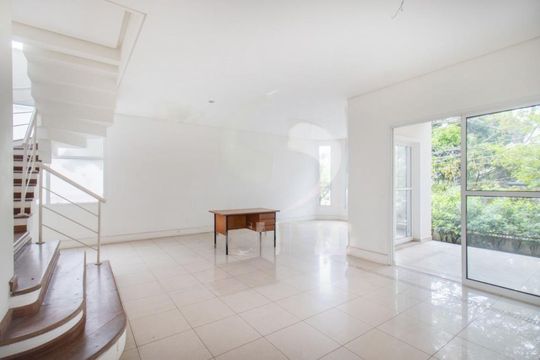 Casa de Condomínio à venda com 4 quartos, 210m² em Jardim Petropolis, São Paulo