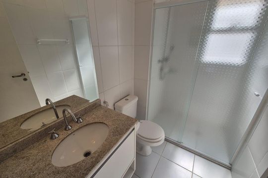 Banheiro 1 de apartamento à venda com 2 quartos, 65m² em Alphaville Industrial, Barueri