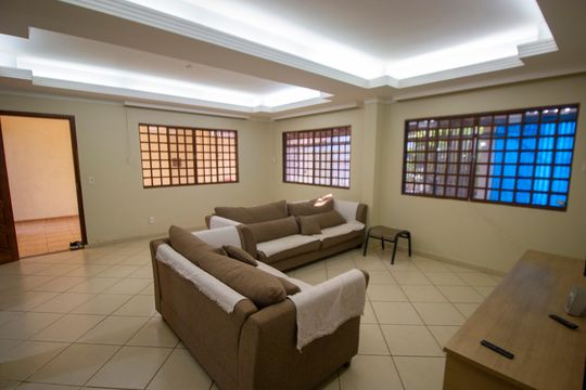 Casa à venda com 5 quartos, 250m² em Metropolitana, Brasília