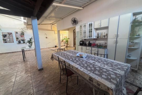 Área externa de casa à venda com 4 quartos, 284m² em Jardim Eulina, Campinas