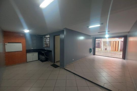 Garagem de casa à venda com 2 quartos, 128m² em Capão Raso, Curitiba