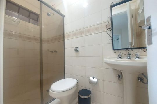 Banheiro Social 2 de casa à venda com 2 quartos, 128m² em Capão Raso, Curitiba