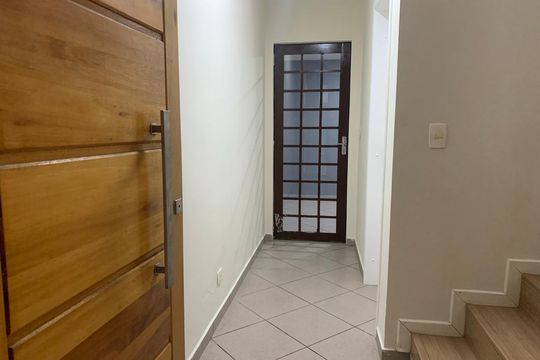 Hall de entrada de casa à venda com 2 quartos, 128m² em Capão Raso, Curitiba