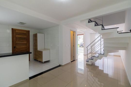 Sala de casa de condomínio para alugar com 3 quartos, 151m² em Pinheirinho, Curitiba