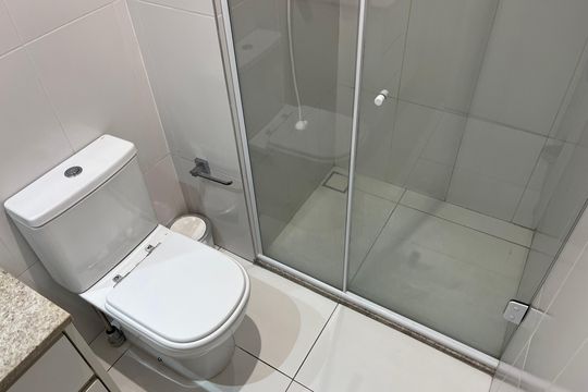 Banheiro de kitnet/studio para alugar com 1 quarto, 28m² em Pompeia, São Paulo
