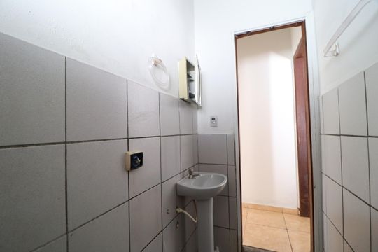 Banheiro Social de casa para alugar com 2 quartos, 60m² em Jardim Europa, Uberlândia