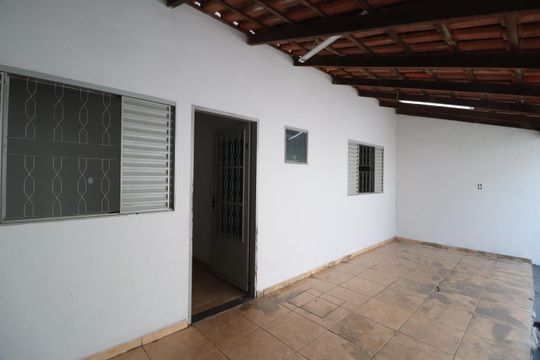 Área externa de casa para alugar com 2 quartos, 60m² em Jardim Europa, Uberlândia