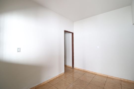 Sala de casa para alugar com 2 quartos, 60m² em Jardim Europa, Uberlândia