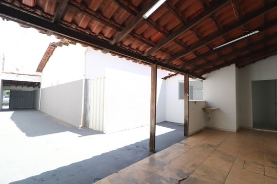 Área externa de casa para alugar com 2 quartos, 60m² em Jardim Europa, Uberlândia