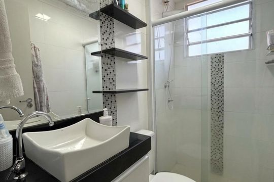 Banheiro de apartamento para alugar com 2 quartos, 50m² em Jardim Residencial Roseira, Limeira
