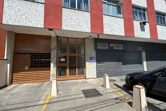 Fachada + placa de apartamento à venda com 3 quartos, 83m² em Engenho de Dentro, Rio de Janeiro