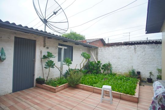 Quintal de casa à venda com 3 quartos, 120m² em Santo Afonso, Novo Hamburgo