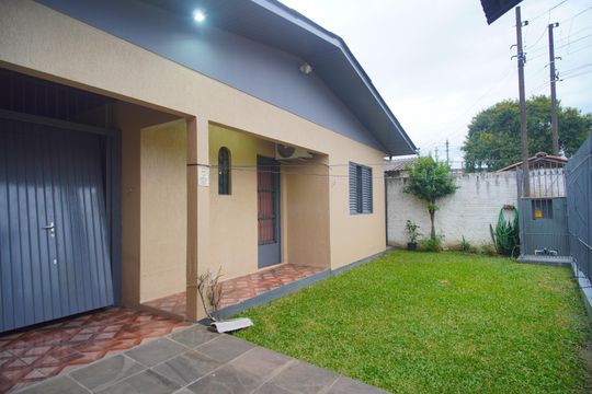 Área externa de casa à venda com 3 quartos, 120m² em Santo Afonso, Novo Hamburgo