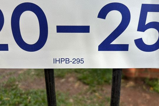 Plaquinha Instalada código IHPB-295 de apartamento à venda com 2 quartos, 54m² em Humaitá, Porto Alegre