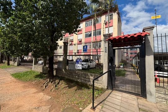 Plaquinha Instalada código IHPB-295 de apartamento à venda com 2 quartos, 54m² em Humaitá, Porto Alegre