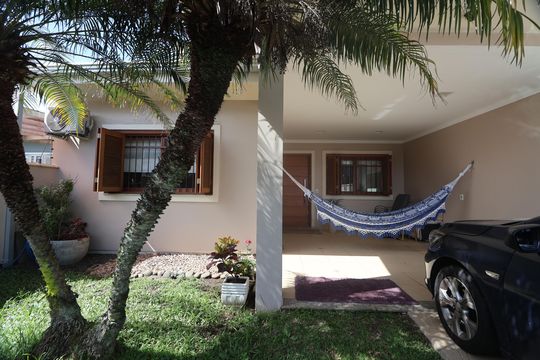 Quintal de casa à venda com 2 quartos, 177m² em São José, Canoas