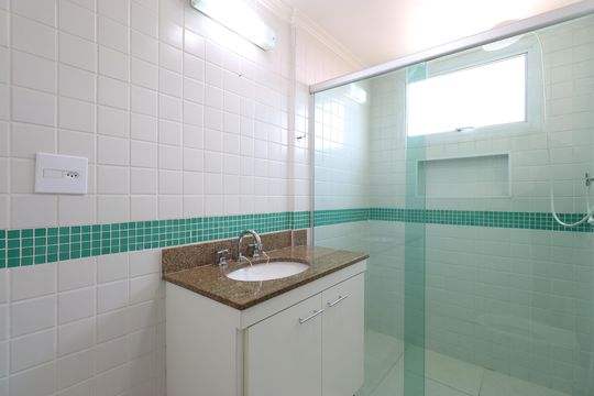 Banheiro Social de apartamento para alugar com 3 quartos, 102m² em Alto da Lapa, São Paulo