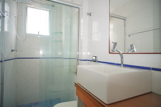 Banheiro Corredor de apartamento à venda com 2 quartos, 60m² em Boa Vista, Porto Alegre