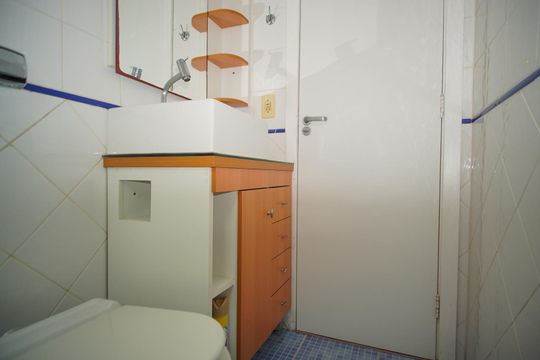 Banheiro Corredor de apartamento à venda com 2 quartos, 60m² em Boa Vista, Porto Alegre