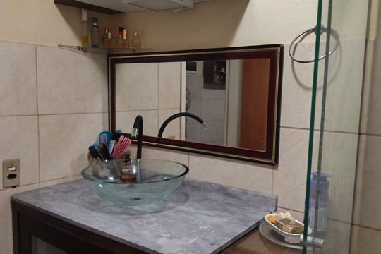 Banheiro de apartamento para alugar com 2 quartos, 43m² em Granja de Freitas, Belo Horizonte