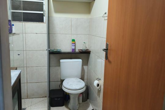 Banheiro de apartamento para alugar com 2 quartos, 43m² em Granja de Freitas, Belo Horizonte
