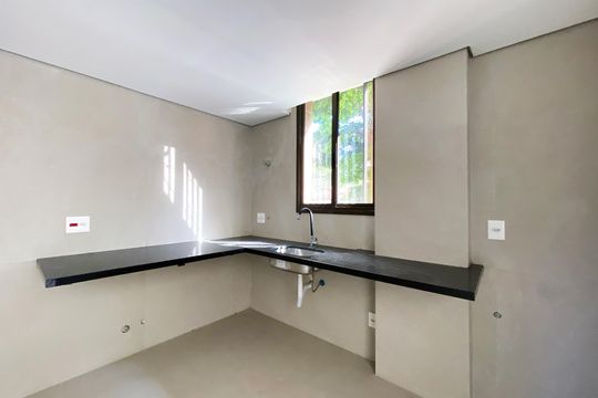 Cozinha de apartamento à venda com 2 quartos, 80m² em Lourdes, Belo Horizonte