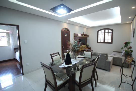 Sala de casa à venda com 3 quartos, 178m² em Santa Maria, Belo Horizonte