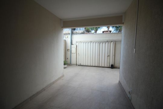 Garagem de casa à venda com 3 quartos, 178m² em Santa Maria, Belo Horizonte