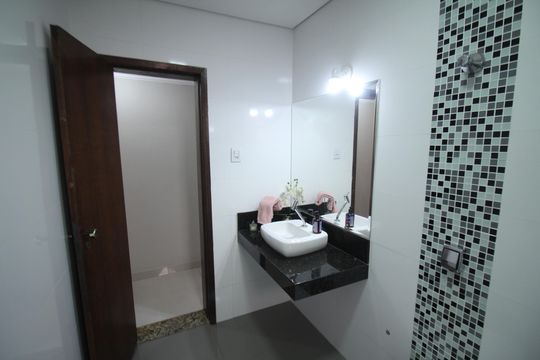 Banheiro de casa à venda com 3 quartos, 178m² em Santa Maria, Belo Horizonte