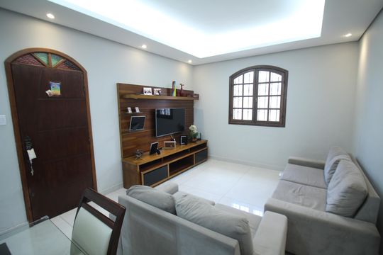Casa à venda com 3 quartos, 178m² em Santa Maria, Belo Horizonte