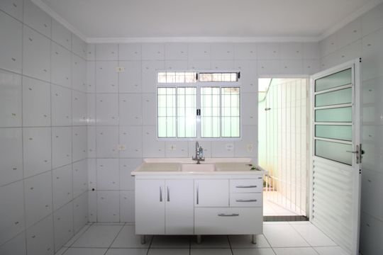 Cozinha de casa para alugar com 2 quartos, 100m² em Vila Brasil, São Paulo