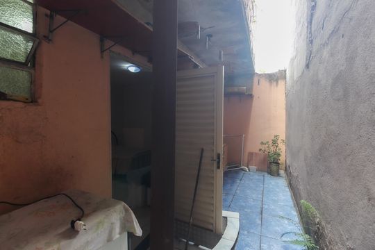 Quintal de casa à venda com 5 quartos, 180m² em Parque Guarani, São Paulo