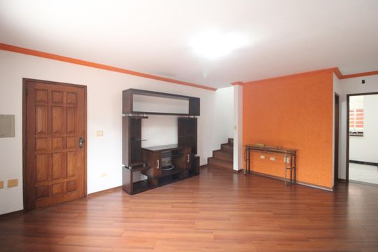 Casa à venda com 3 quartos, 217m² em Interlagos, São Paulo